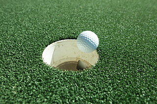 ゴルフのホールインワンが出る確率や対応について